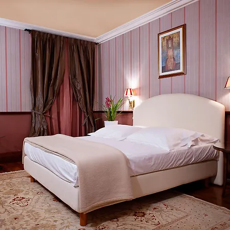 Bed & Breakfast Residenza Borsari 4*