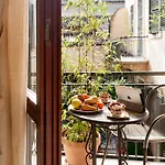 לינה וארוחת בוקר Residenza Borsari ורונה